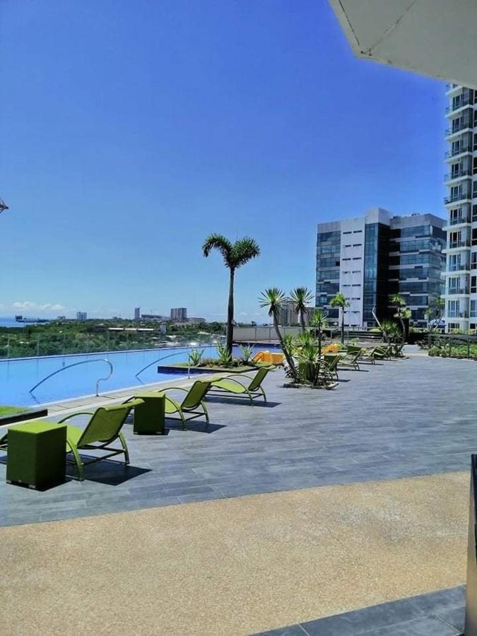 Mactan Newtown Beach Condo Lapu-Lapu City Esterno foto